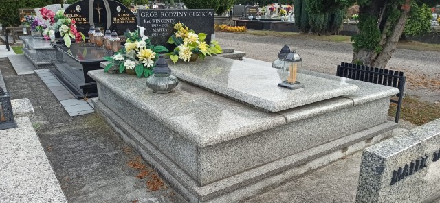 Grób Czesława Guzik