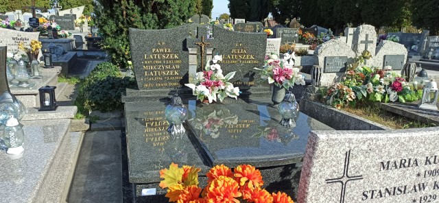 Julia Latuszek 1907 Oświęcim - Grobonet - Wyszukiwarka osób pochowanych